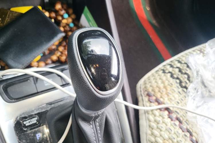 Used Hyundai Celesta 2020 1.6L Automatic GL Enjoyable Edition Gear Lever