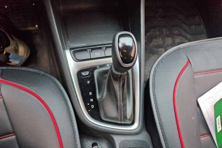 Used Hyundai Celesta 2020 1.6L Automatic GL Enjoyable Edition Gear Lever