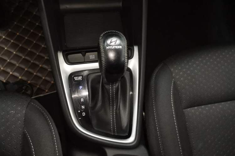 Used Hyundai Celesta 2020 1.6L Automatic GL Enjoyable Edition Gear Lever