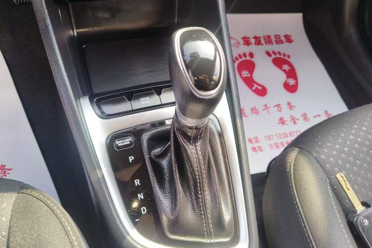 Used Hyundai Celesta 2020 1.6L Automatic GL Enjoyable Edition Gear Lever