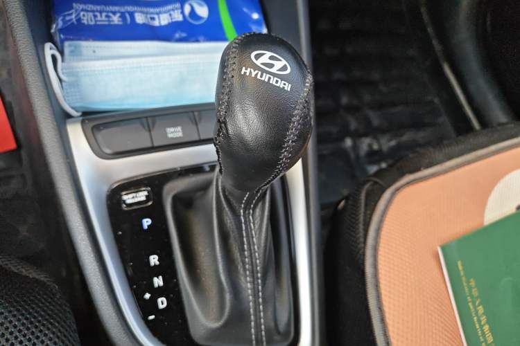 Used Hyundai Celesta 2020 1.6L Automatic GL Enjoyable Edition Gear Lever
