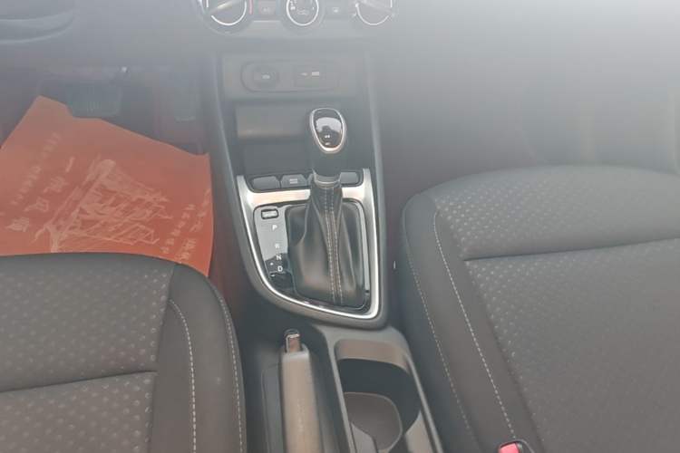 Used Hyundai Celesta 2020 1.6L Automatic GL Enjoyable Edition Gear Lever
