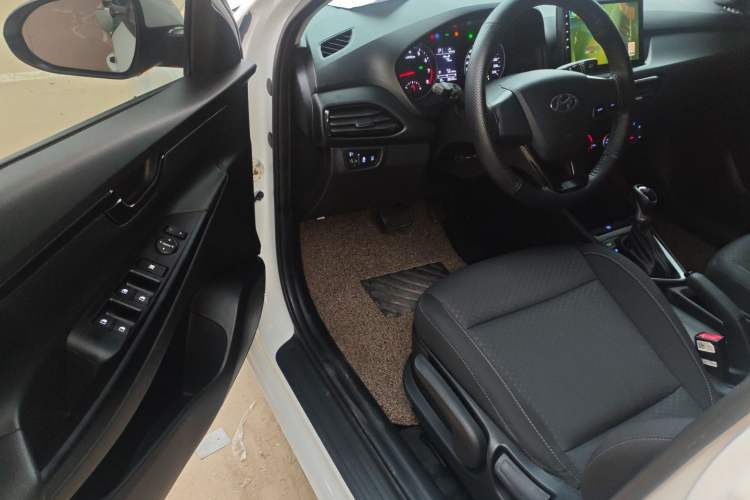 Used Hyundai Celesta 2020 1.6L Automatic GL Enjoyable Edition Interior 3