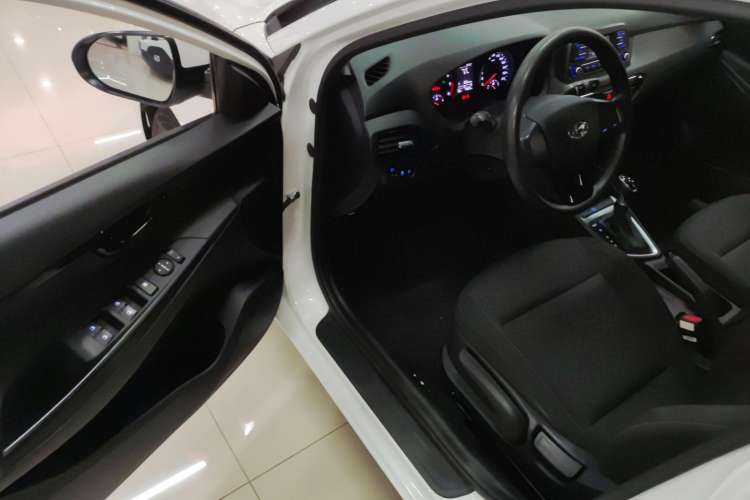 Used Hyundai Celesta 2020 1.6L Automatic GL Enjoyable Edition Interior 3