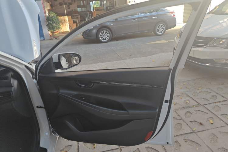 Used Hyundai Celesta 2020 1.6L Automatic GL Enjoyable Edition Interior 5