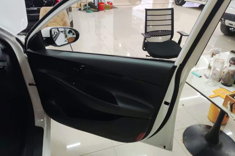 Used Hyundai Celesta 2020 1.6L Automatic GL Enjoyable Edition Interior 5