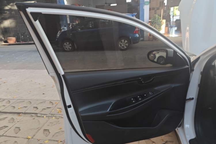 Used Hyundai Celesta 2020 1.6L Automatic GL Enjoyable Edition Interior 7