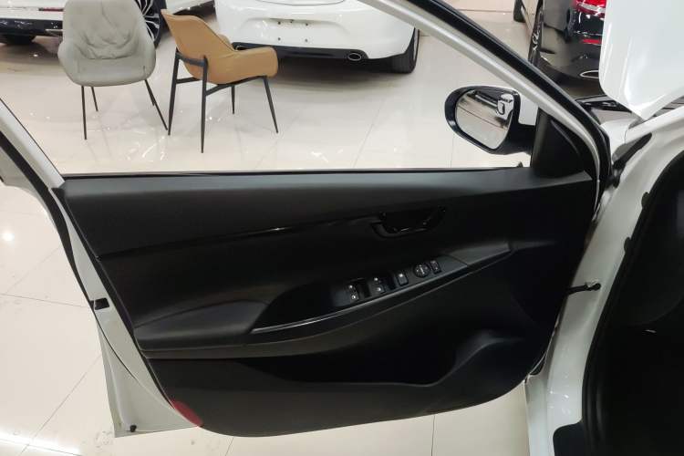Used Hyundai Celesta 2020 1.6L Automatic GL Enjoyable Edition Interior 7