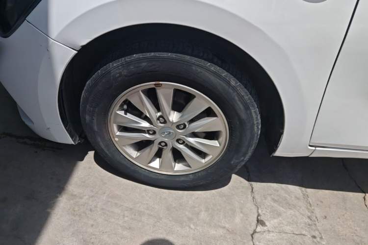 Used Hyundai Celesta 2020 1.6L Automatic GL Enjoyable Edition Left Front Wheel Hub