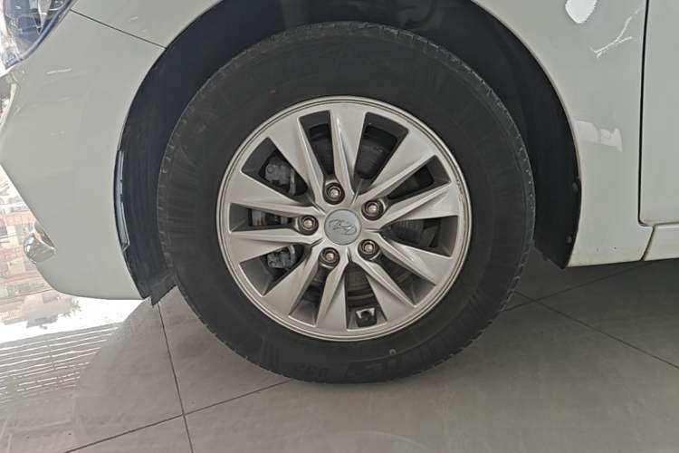 Used Hyundai Celesta 2020 1.6L Automatic GL Enjoyable Edition Left Front Wheel Hub