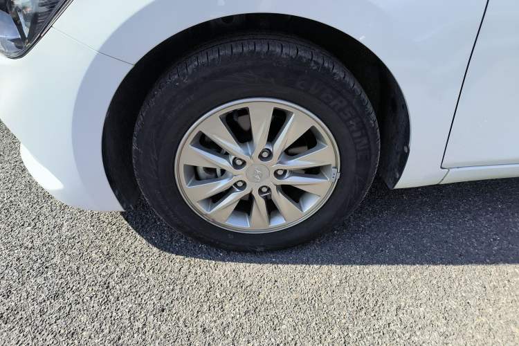 Used Hyundai Celesta 2020 1.6L Automatic GL Enjoyable Edition Left Front Wheel Hub