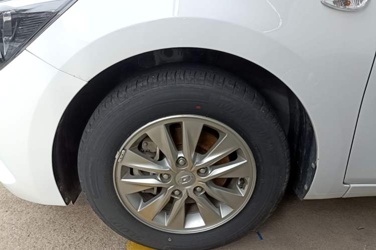 Used Hyundai Celesta 2020 1.6L Automatic GL Enjoyable Edition Left Front Wheel Hub