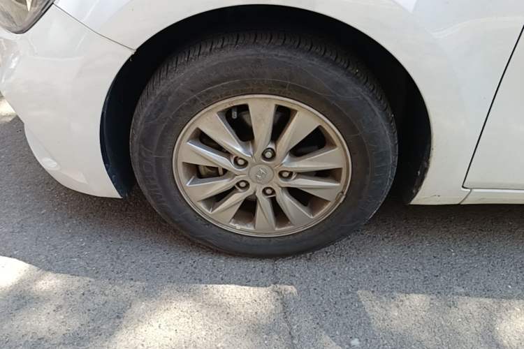 Used Hyundai Celesta 2020 1.6L Automatic GL Enjoyable Edition Left Front Wheel Hub