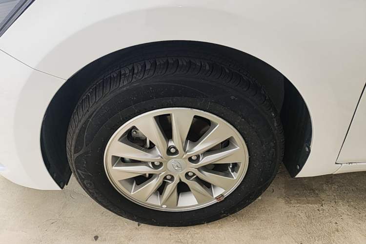 Used Hyundai Celesta 2020 1.6L Automatic GL Enjoyable Edition Left Front Wheel Hub