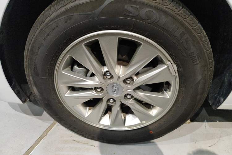 Used Hyundai Celesta 2020 1.6L Automatic GL Enjoyable Edition Left Front Wheel Hub
