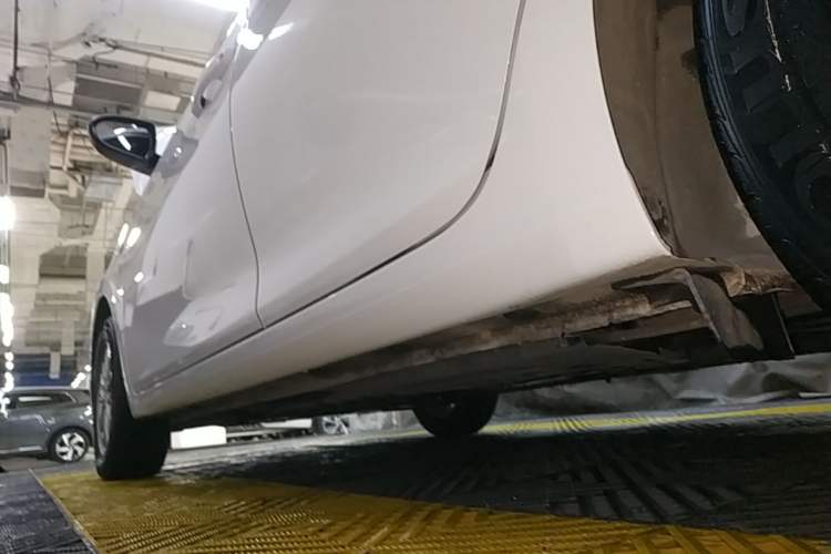 Used Hyundai Celesta 2020 1.6L Automatic GL Enjoyable Edition Left Side Sill