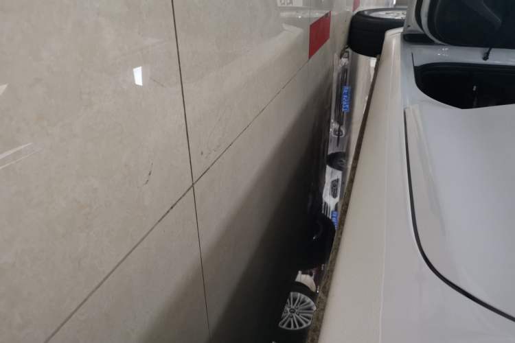 Used Hyundai Celesta 2020 1.6L Automatic GL Enjoyable Edition Left Side Sill