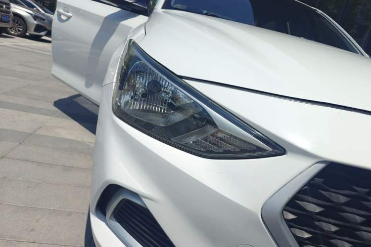 Used Hyundai Celesta 2020 1.6L Automatic GL Enjoyable Edition Right Front Headlight