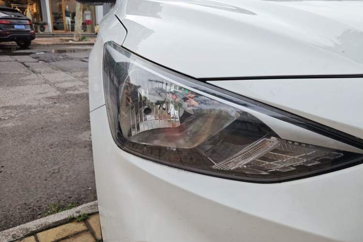 Used Hyundai Celesta 2020 1.6L Automatic GL Enjoyable Edition Right Front Headlight