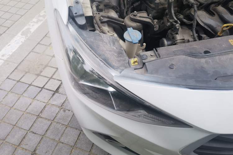 Used Hyundai Celesta  Right Front Headlight