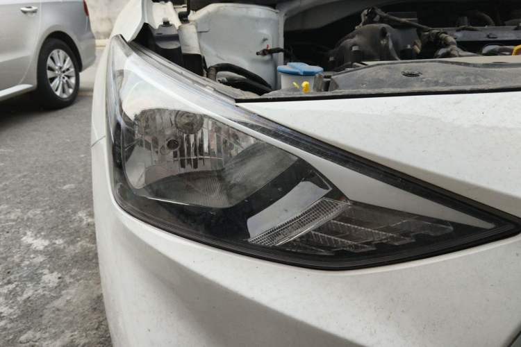 Used Hyundai Celesta 2020 1.6L Automatic GL Enjoyable Edition Right Front Headlight
