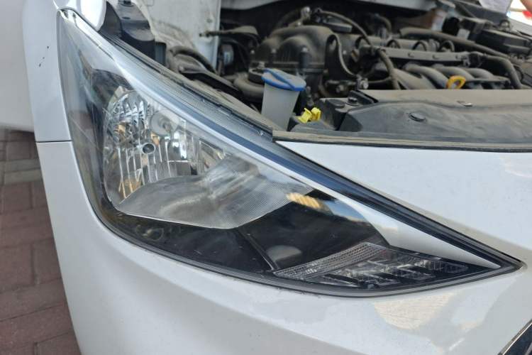 Used Hyundai Celesta 2020 1.6L Automatic GL Enjoyable Edition Right Front Headlight