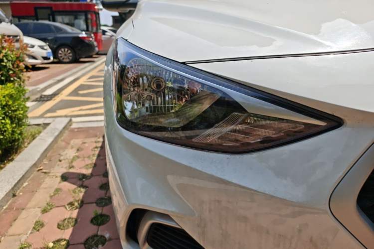 Used Hyundai Celesta 2020 1.6L Automatic GL Enjoyable Edition Right Front Headlight