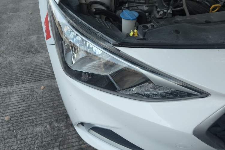 Used Hyundai Celesta 2020 1.6L Automatic GL Enjoyable Edition Right Front Headlight
