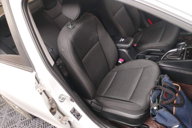 Used Hyundai Celesta 2020 1.6L Automatic GL Enjoyable Edition Right Front Seat