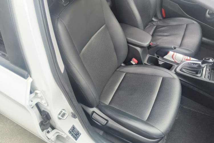 Used Hyundai Celesta 2020 1.6L Automatic GL Enjoyable Edition Right Front Seat