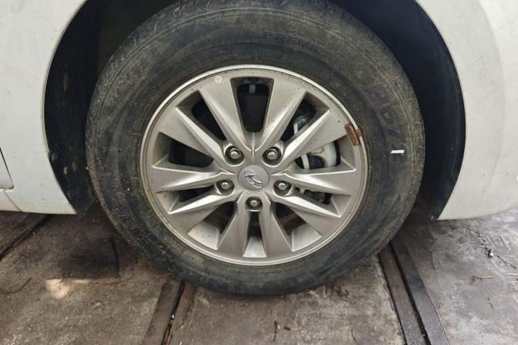Used Hyundai Celesta 2020 1.6L Automatic GL Enjoyable Edition Right Front Wheel Hub