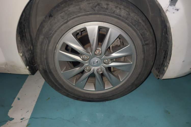 Used Hyundai Celesta 2020 1.6L Manual GLS Value Edition Right Front Wheel Hub