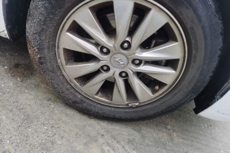 Used Hyundai Celesta 2020 1.6L Automatic GL Enjoyable Edition Right Front Wheel Hub