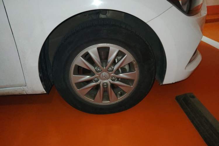 Used Hyundai Celesta 2020 1.6L Automatic GLS Value Edition Right Front Wheel Hub