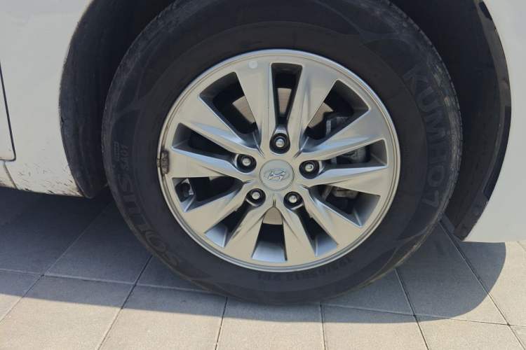 Used Hyundai Celesta 2020 1.6L Automatic GL Enjoyable Edition Right Front Wheel Hub