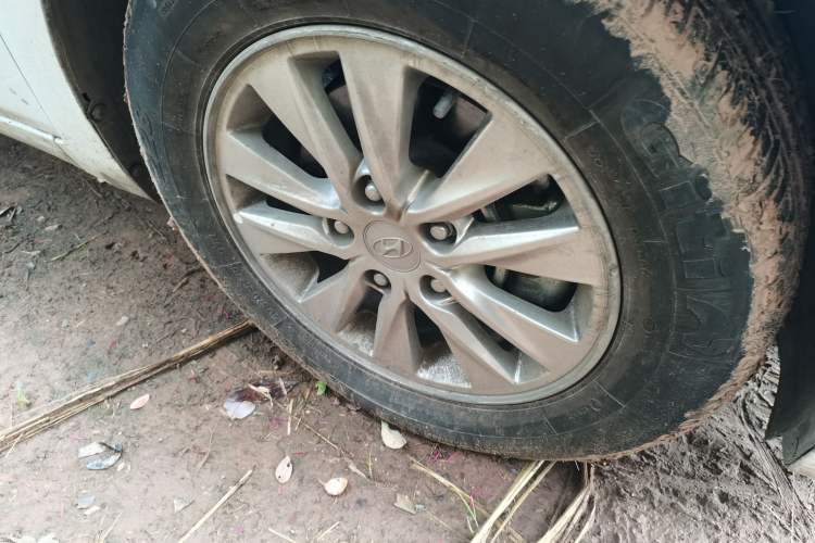 Used Hyundai Celesta 2020 1.6L Automatic GL Enjoyable Edition Right Front Wheel Hub