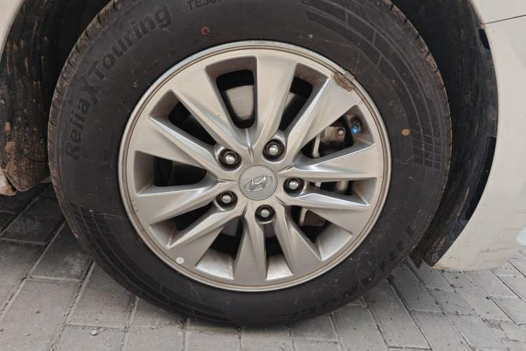 Used Hyundai Celesta 2020 1.6L Automatic GL Enjoyable Edition Right Front Wheel Hub