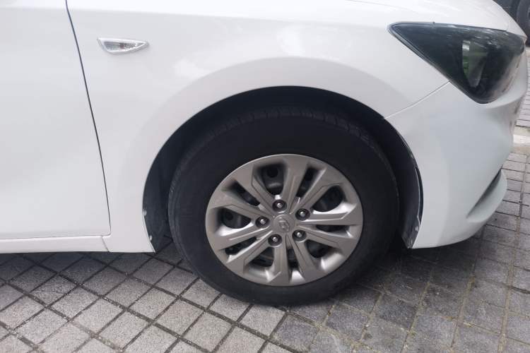 Used Hyundai Celesta  Right Front Wheel Hub