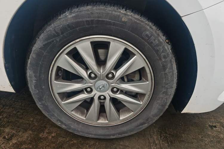 Used Hyundai Celesta 2020 1.6L Automatic GL Enjoyable Edition Right Front Wheel Hub