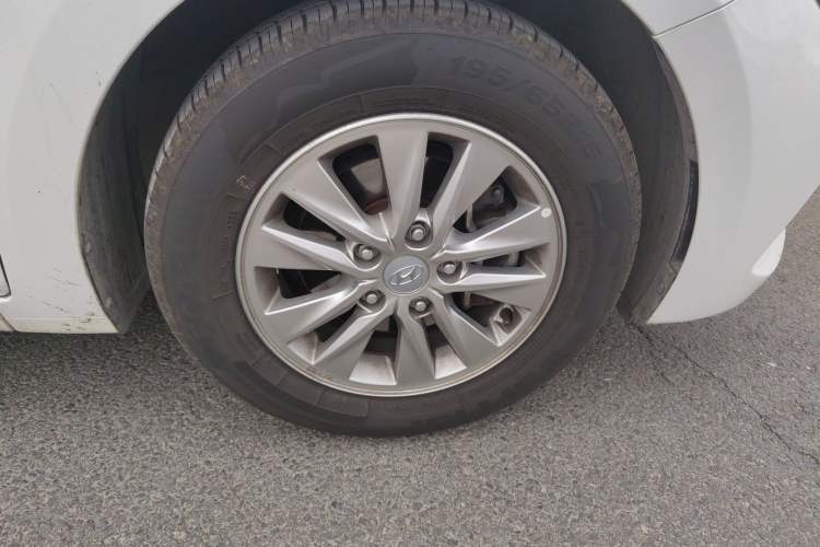 Used Hyundai Celesta 2020 1.6L Automatic GL Enjoyable Edition Right Front Wheel Hub