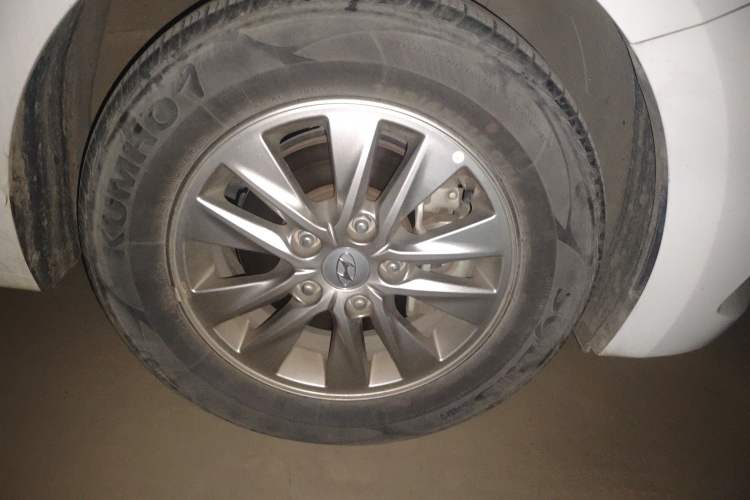 Used Hyundai Celesta 2020 1.6L Automatic GL Enjoyable Edition Right Front Wheel Hub