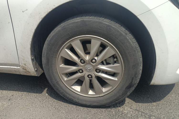 Used Hyundai Celesta 2020 1.6L Automatic GL Enjoyable Edition Right Front Wheel Hub