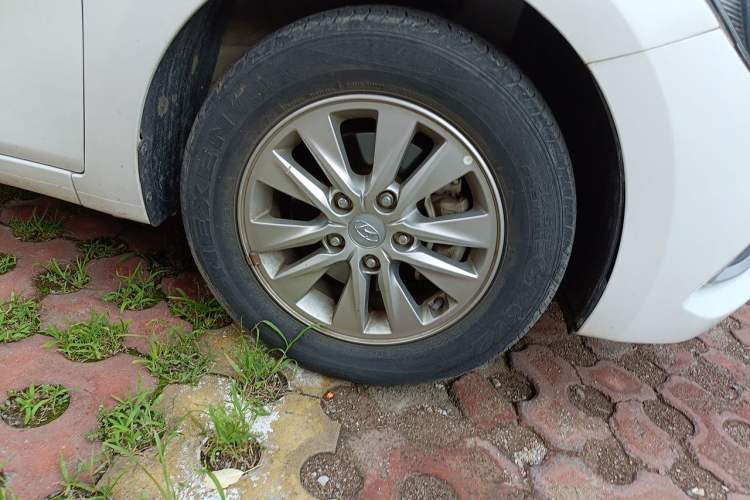 Used Hyundai Celesta 2020 1.6L Automatic GL Enjoyable Edition Right Front Wheel Hub