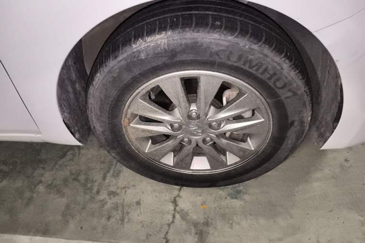 Used Hyundai Celesta 2020 1.6L Automatic GL Enjoyable Edition Right Front Wheel Hub