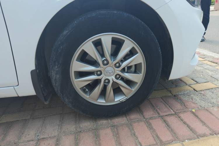 Used Hyundai Celesta 2020 1.6L Automatic GL Enjoyable Edition Right Front Wheel Hub