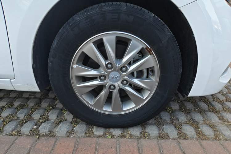 Used Hyundai Celesta 2020 1.6L Automatic GL Enjoyable Edition Right Front Wheel Hub