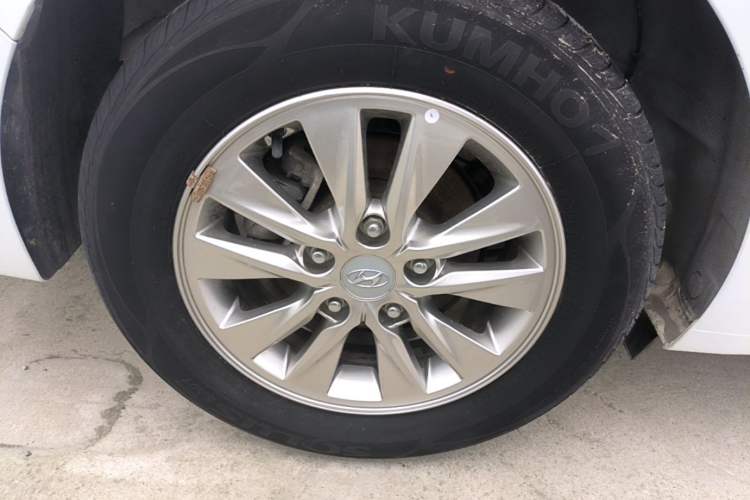 Used Hyundai Celesta 2020 1.6L Automatic GL Enjoyable Edition Right Rear Wheel Hub