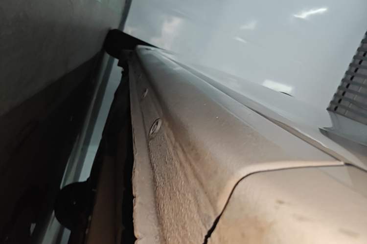 Used Hyundai Celesta 2020 1.6L Automatic GL Enjoyable Edition Right Side Sill