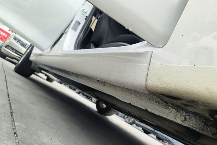 Used Hyundai Celesta 2020 1.6L Automatic GL Enjoyable Edition Right Side Sill