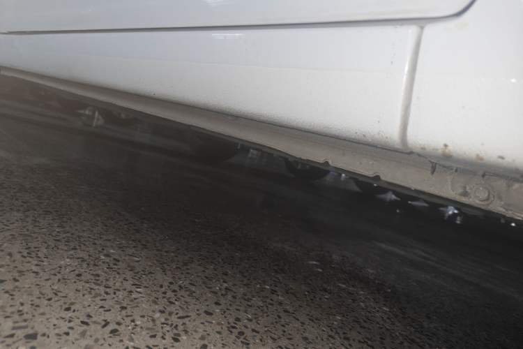 Used Hyundai Celesta 2020 1.6L Automatic GL Enjoyable Edition Right Side Sill